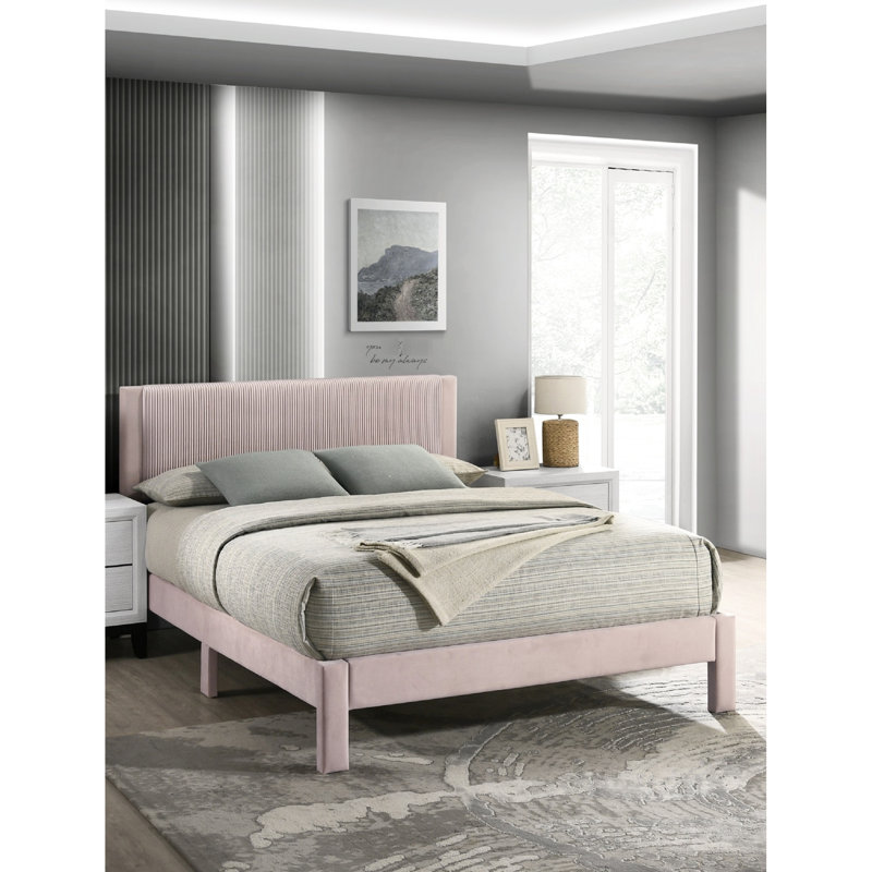 Grand lit en rose contemporain pour la chambre à coucher, tête de lit tapissier avec aspect texturé nervuré, structure à profil bas et pieds stables