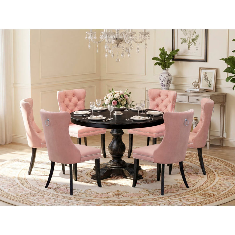L'ensemble de salle à manger 7 pièces comprend une table de cuisine ronde de 48 po avec piédestal et 6 chaises Parson en polyester beige rouge, noir sablé