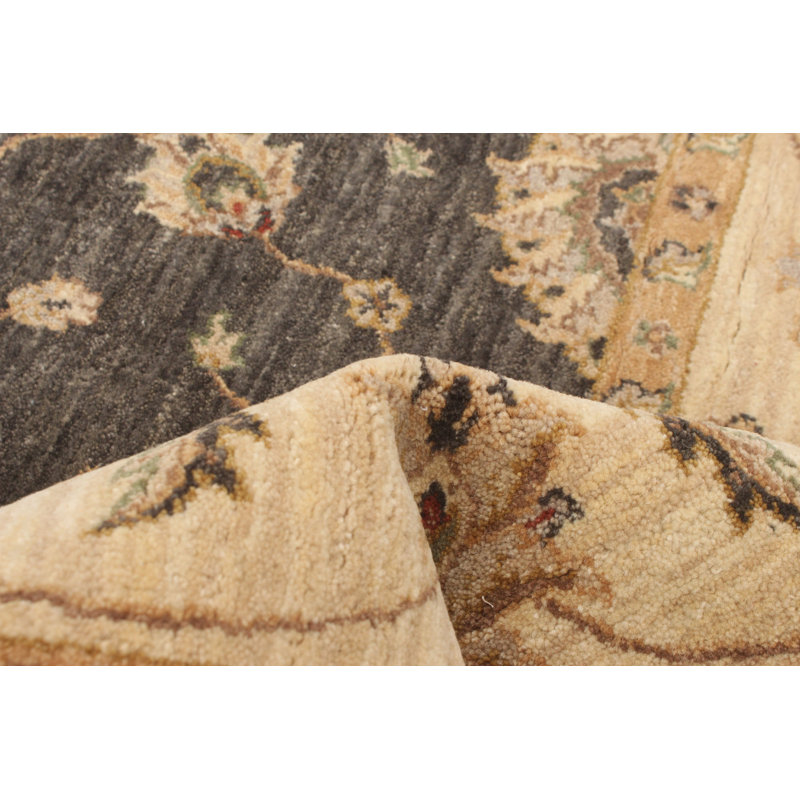 Tapis noir torsadé Chobi 5 pi 8 po x 8 pi 2 po