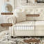 Canapé Chesterfield rembourré en velours avec capitonnage et garniture cloutée-1619796301