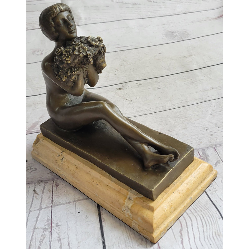 Figurines et sculptures Myrissa