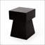 Table d'appoint élégante en béton léger AESOP, conception à piédestal moderne pour une utilisation intérieure polyvalente et durable.
