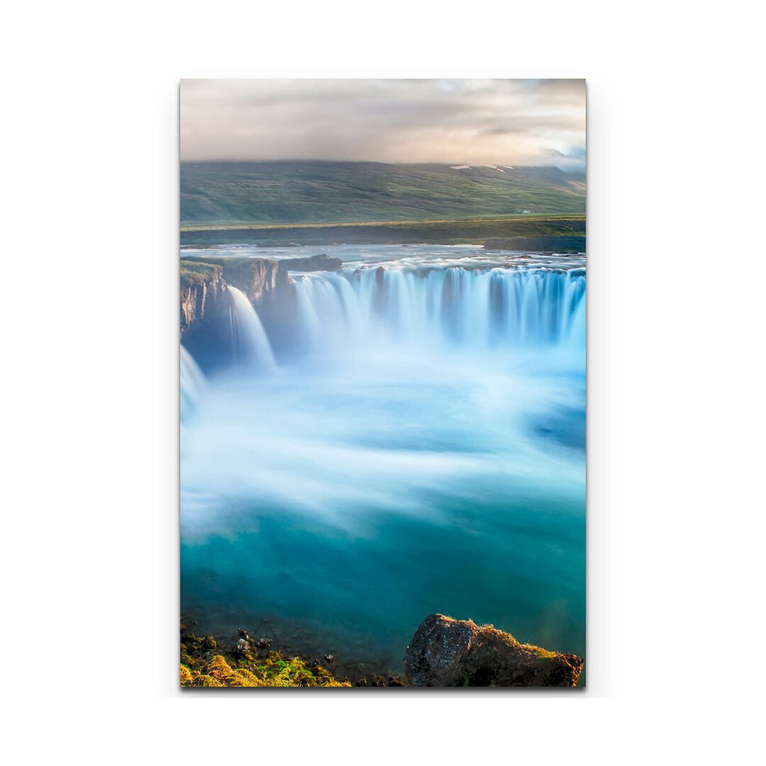 Leinwandbild Wunderschöner Wasserfall auf Island