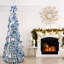 Arbre de Noël artificiel enneigé 7 pi, PVC vert, 200 DEL blanc chaud, télécommande, ornements bleus et argentés