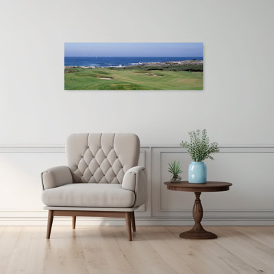 Vue en plongée d'un terrain de golf, Pebble Beach Golf Liens, Pebble Beach, Californie, États-Unis, Tranquil Contemporary Beach, art mural nature