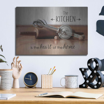 «The Kitchen is the Heart of the Home» par Lori Deiter, art mural en métal, 16 po x 12 po