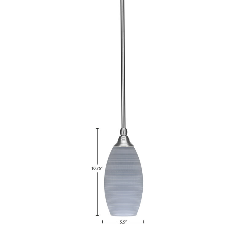 Mini-luminaire suspendu à tige Brenford présenté en finition nickel brossé avec verre matriciel de 5,5 po, Gris