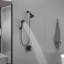 Ensemble de robinet de douche à poignée simple à 6 jets et à double jet 1,8 GPM avec valve et pomme de douche à main filtrée-109695033