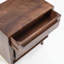 Table de chevet en bois massif avec 1 tiroir, finition noyer, idéale pour les espaces modernes et compacts, solution de rangement durable et élégante
