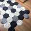 Tapis noir / gris en polyester tissé à la machine 4 pi 7 po x 6 pi 7 po Novelty Delsen