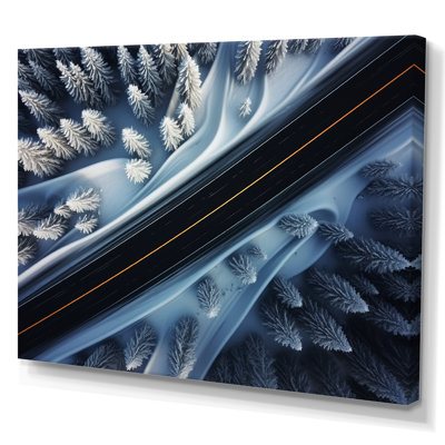 Endless Road Into Winter Forest IV - Art mural sur route