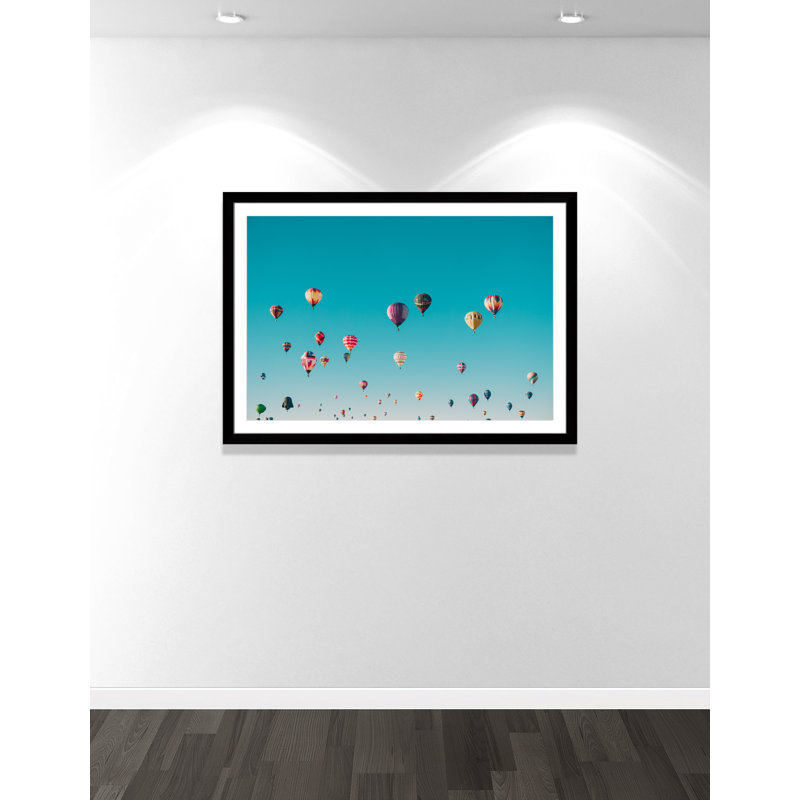 Estampe « Sky Symphony » d'Ian Dooley, Blanc, Cadre cubique noir, H 35 po x l 49 po x P 1,25 po
