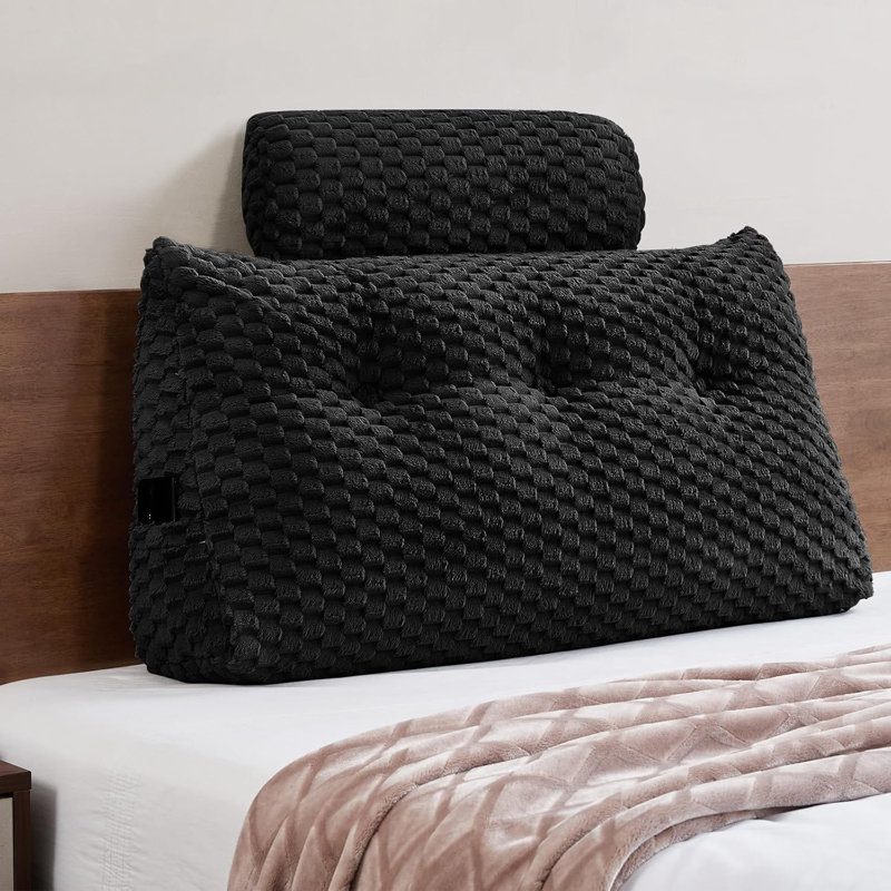Coussin Velet, Triangulaire H 20 po x l 39 po, Noir