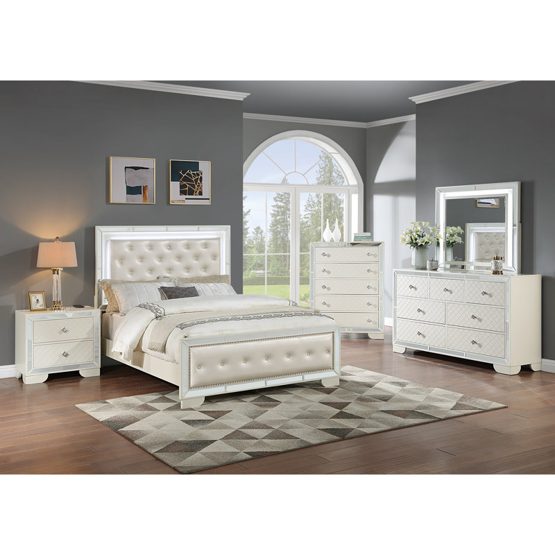 Lit avec ensemble de chambre à coucher 3 pièces à chevet en similicuir ivoire capitonné avec garniture de miroir 3 pièces