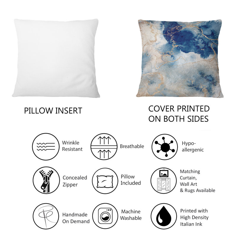 Coussin bleu et doré Marble Clouds III - Modern Printed, 18 po x 18 po