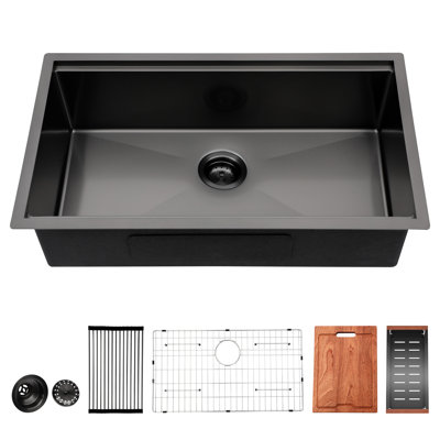 Évier de cuisine de 84 cm (33 po) de profondeur, finition noir canon de fusil, acier inoxydable T304 calibre 16, guide d'évacuation d'eau en forme de X, avec égouttoir et fixations. Dimensions : 84 x 48 x 25 cm (33 x 19 x 10 po). Installation sous plan. Acier inoxydable T304. Réduction du bruit.
