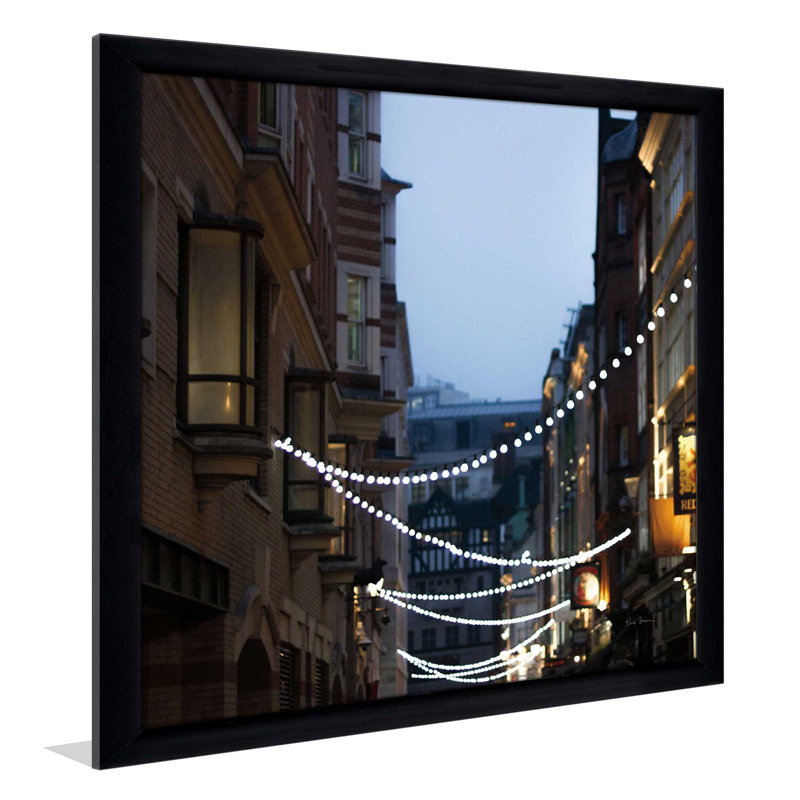«Lights in Soho», reproduction de photo, H 21,5 po x l 21,5 po x P 0,75 po, Cadre noir