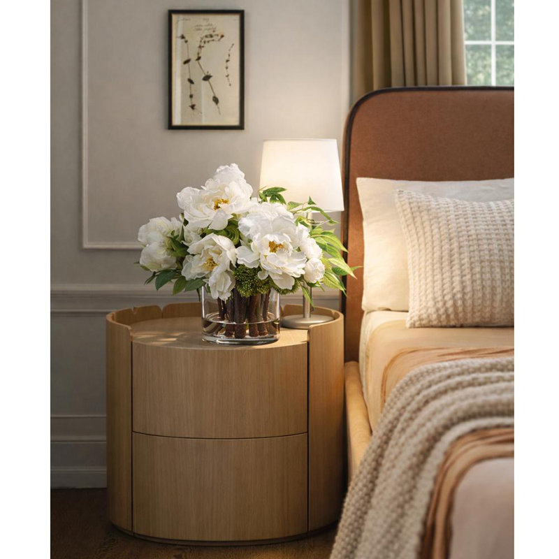 	 Pivoine / renoncule dans un vase cylindrique H 14 po x l 12 po x L 16 po