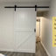 Porte de grange coulissante moderne de 84 po de hauteur | Surface apprêtable à peindre | Porte de garde-robe / garde-manger avec quincaillerie de porte de grange-122425528-59378300-117256343