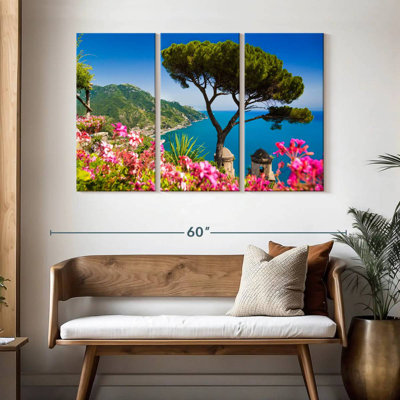 Gillard Beach Scene At Amalfi Coast