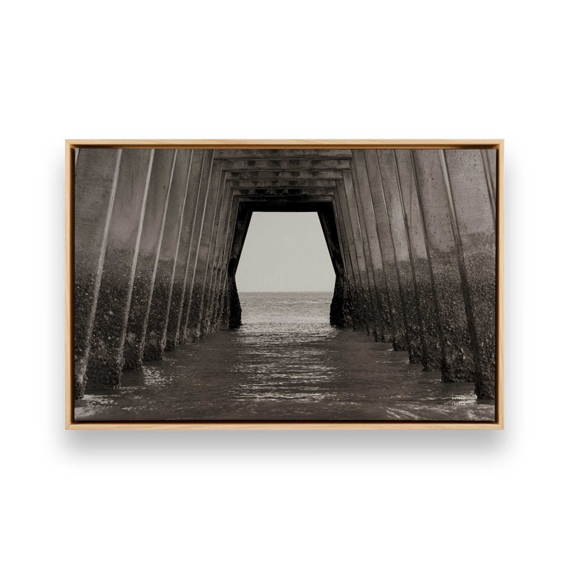 «Under the Pier» par Nathan Larson, reproduction d'art sur toile, H 32 po x l 48 po, Cadre flottant, Tanné