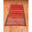 Tapis marocain rouge primitif