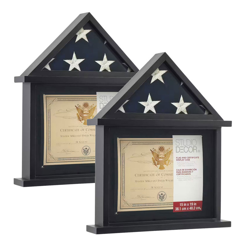 Drapeau et plaque décorative