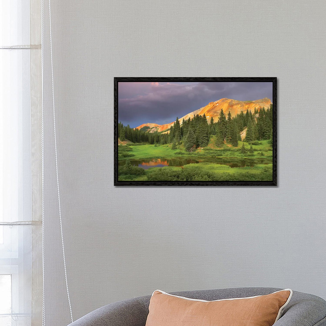 Red Mountain And Pond, Near Ouray, Colorado von Tim Fitzharris - Galerie-verpackte Leinwand Giclée auf Leinwand