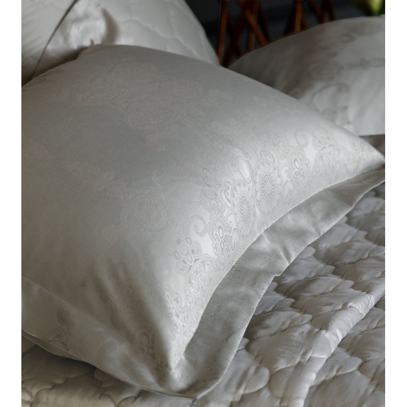 Incanto Sham, Standard