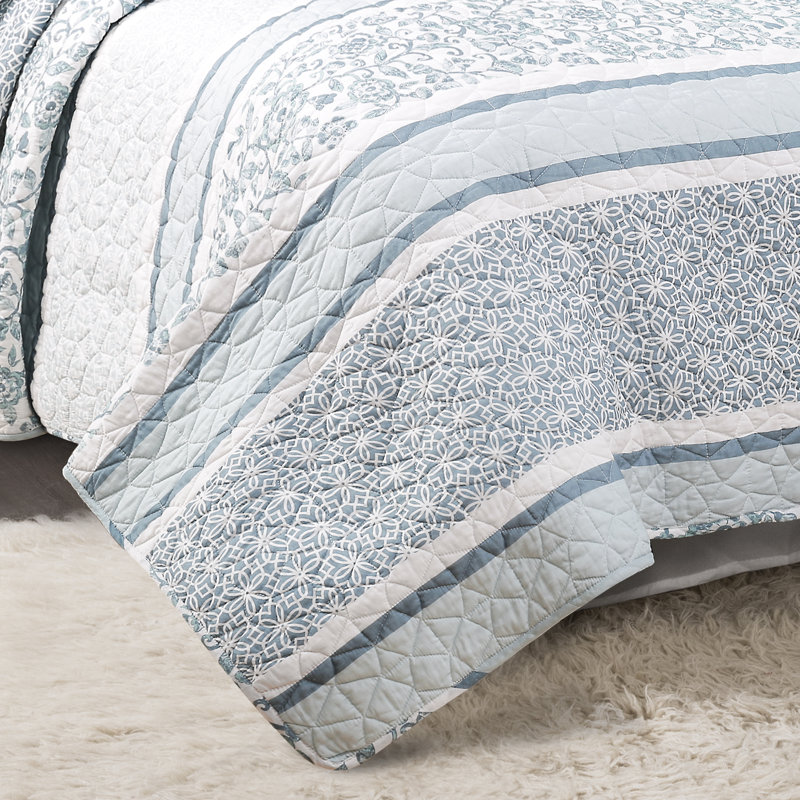 Nisha Reversible Quilt Set, King Quilt + 2 King Shams