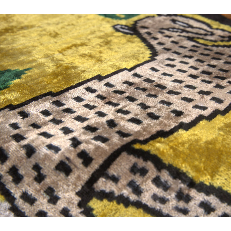 Coussin en velours de soie fait à la main à motif animalier - 20 x 20, jaune éclatant avec motif vert et beige, insert en duvet de plumes
