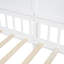Lit simple blanc avec tablettes, fenêtre attrayante et tablettes de toit envoûtantes en blanc, séduisant-176247294