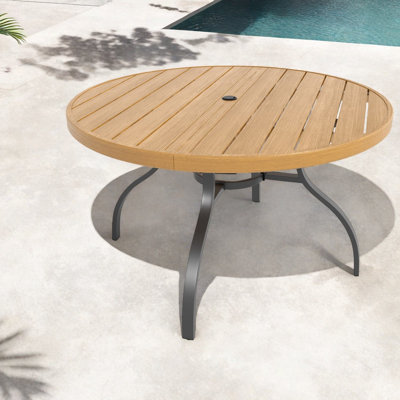 Table de patio moderne et durable, grain de bois réaliste, pieds en fer pour le jardin et le balcon