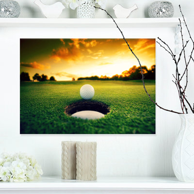 Reproduction de photo de golf sur toile, balle de golf près du trou