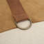 Coussin décoratif brun et beige en cuir