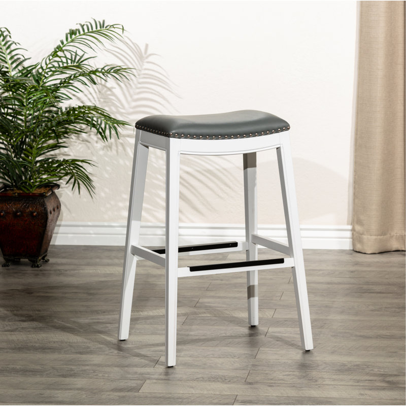 Le tabouret de bar de 30 po de hauteur, en cuir blanc et gris, offre une expérience confortable dans la cuisine ou le tabouret avec siège en cuir et rehausse l'attrait visuel moderne