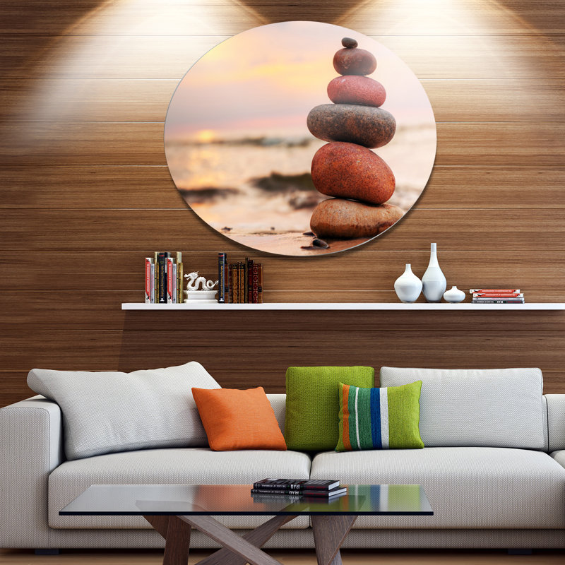 «Stones Pyramid on Sand symbolisant le zen», reproduction de photo sur métal, H 36 po x l 36 po