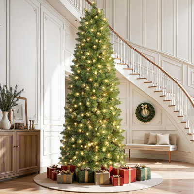 Sapin de Noël artificiel élancé de 2,74 m (9 pieds) avec 1213 branches, 450 lumières incandescentes blanc chaud, 4 sections articulées et un support métallique pliable