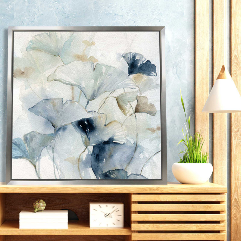 «Indigo Ginkgo I» par Carol Robinson - peinture à cadre unique, L 27,5 po x H 27,5 po, Encadrement argenté