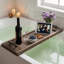 Plateau de baignoire en bois avec poignée, fini rustique vieilli, tablette de salle de bain minimaliste, longue et large, à poser contre le mur.