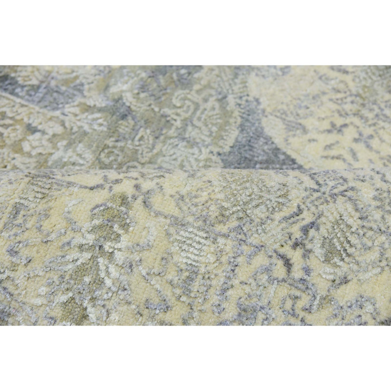 Geometric Area Rug in Gray/Ivory