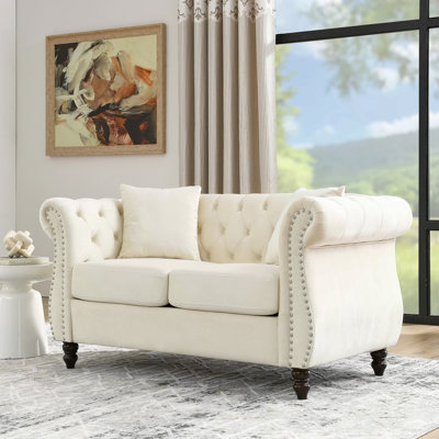 Canapé Chesterfield 58,8 po en velours beige pour le salon, canapé 2 places capitonné avec accoudoirs roulés et tête de clou pour le salon, la chambre à coucher, le bureau, l’appartement, deux coussins