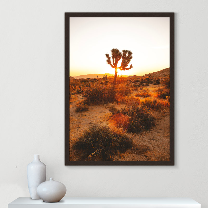 «Desert Dawn» par Joshua Earle - reproduction imprimée, H 42,5 po x l 30,5 po x P 0,75 po, Cadre plat en noyer, Pas de tapis