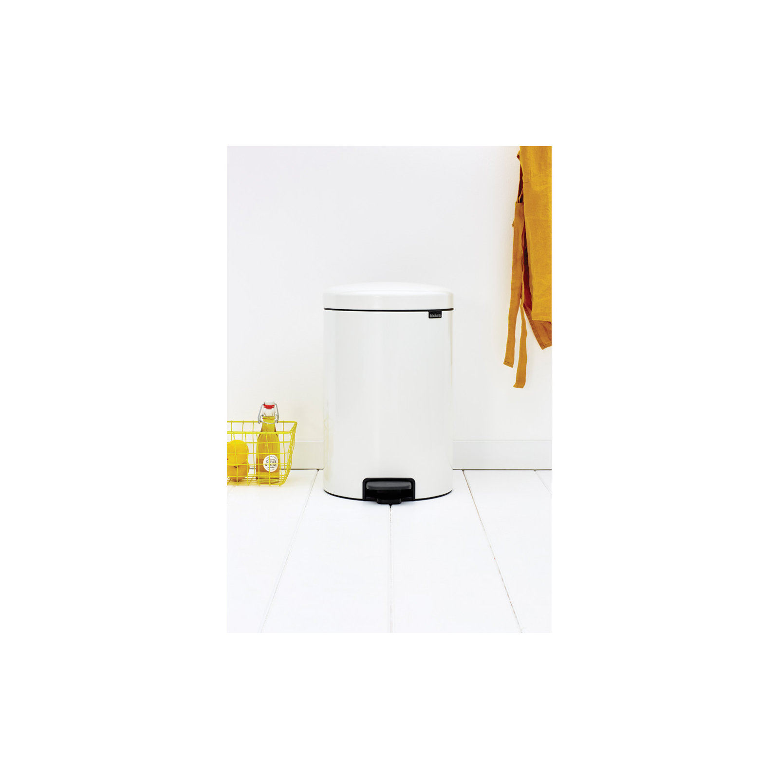 Brabantia Newicon Step On Trash Can, 5.3 Gallon (20 Liter), White