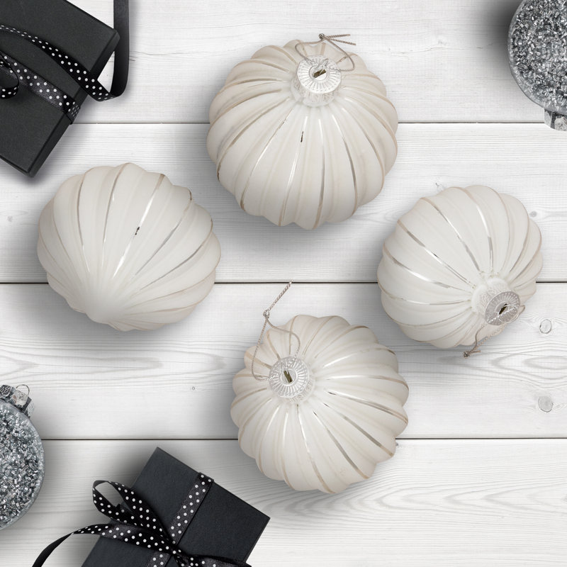 Ornements de Noël en verre rayé boule et oignon - 3 po (80 mm) - blanc et argent - 4 carats