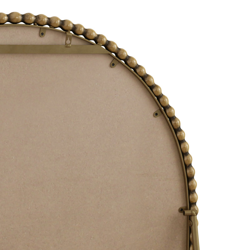 Miroir arqué doré pleine longueur avec support robuste pour une chambre à coucher élégante et un espace de vie doré stable