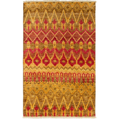 Tapis unique en laine noué à la main jaune et rouge des années 2010 de 4 pi 5 po x 7 pi 1 po Payden