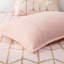Édredon Blush avec coussins triangulaires métalliques avec tissage contemporain