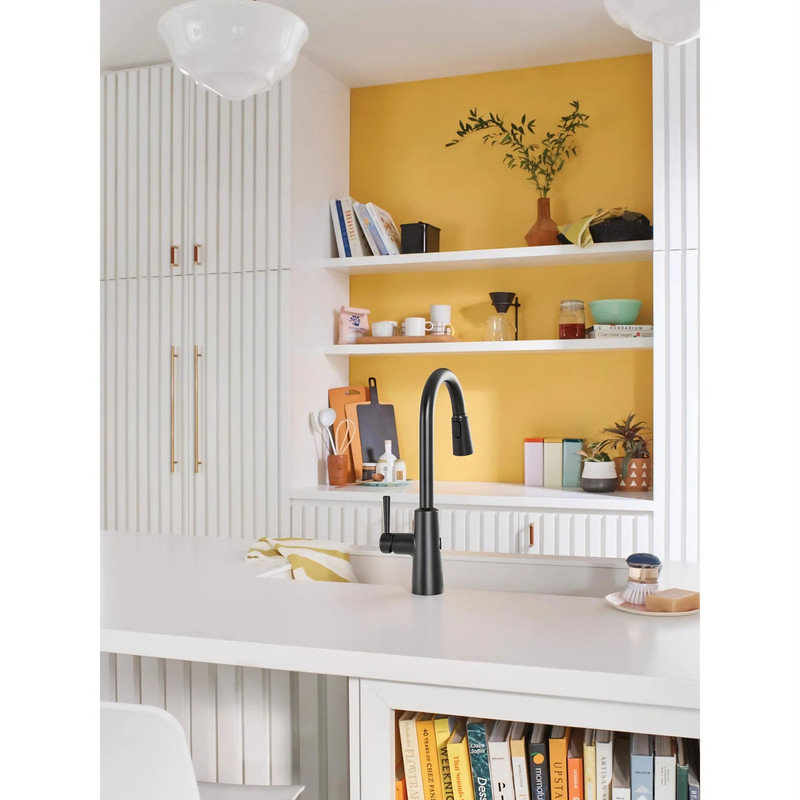 MOEN Riley Touchless Single Handle Pull-Down Sprayer Kitchen Faucet in Matte Black, Black 