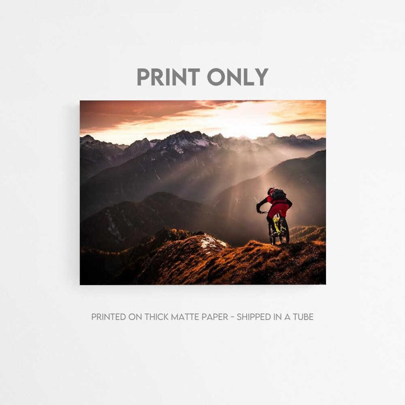 «Mountain Biker Sunset Print», art d'aventure encadré, H 18 po x l 24 po, Framed Print with Mat, Noir